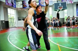 如何通过反馈分析提升篮球战术意识_2